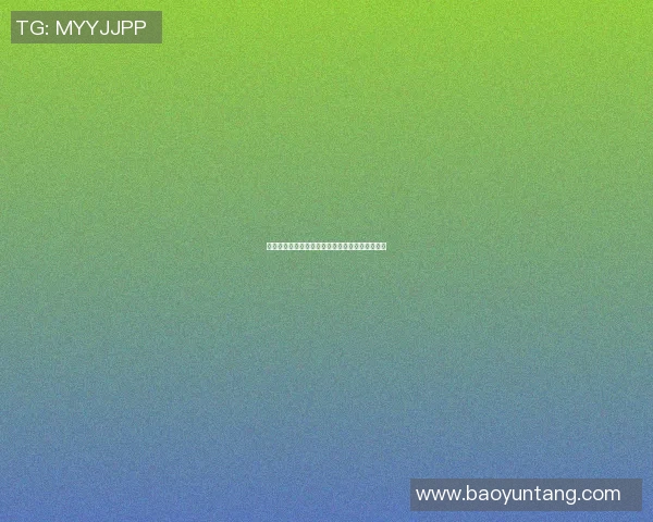 足球明星悠闲时刻抽雪茄高清照片展现魅力与风采